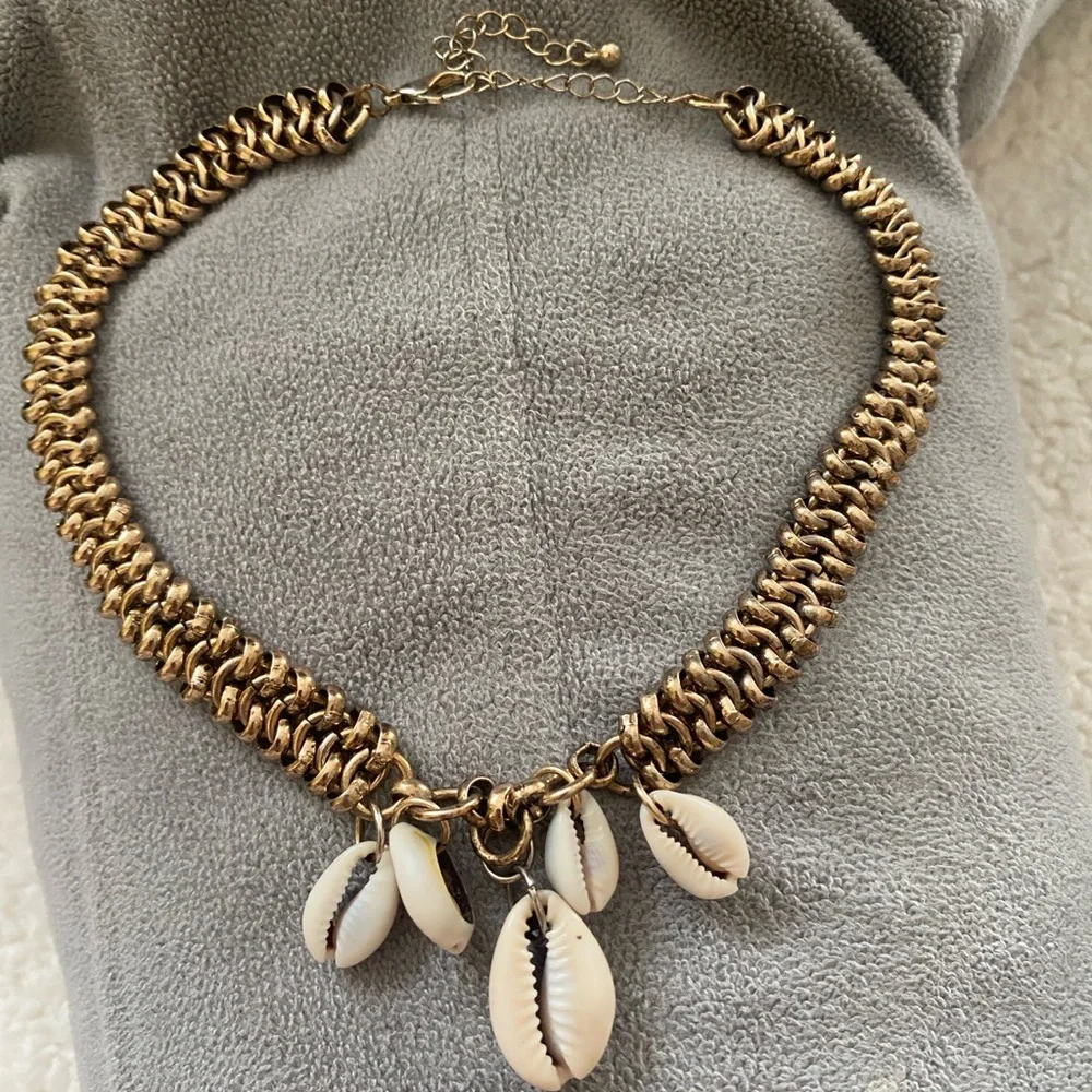 Gold Shell Charm Necklace - Picture 2 of 3